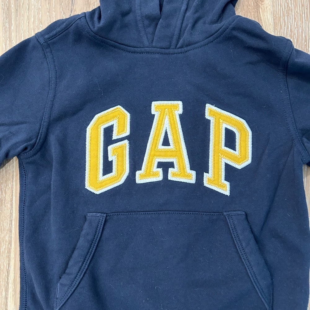 Boys Navy Gap Hoodie with Yellow Patch Print size XS - Picture 2 of 6